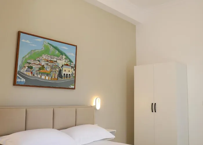 Garden Yard בית הארחה